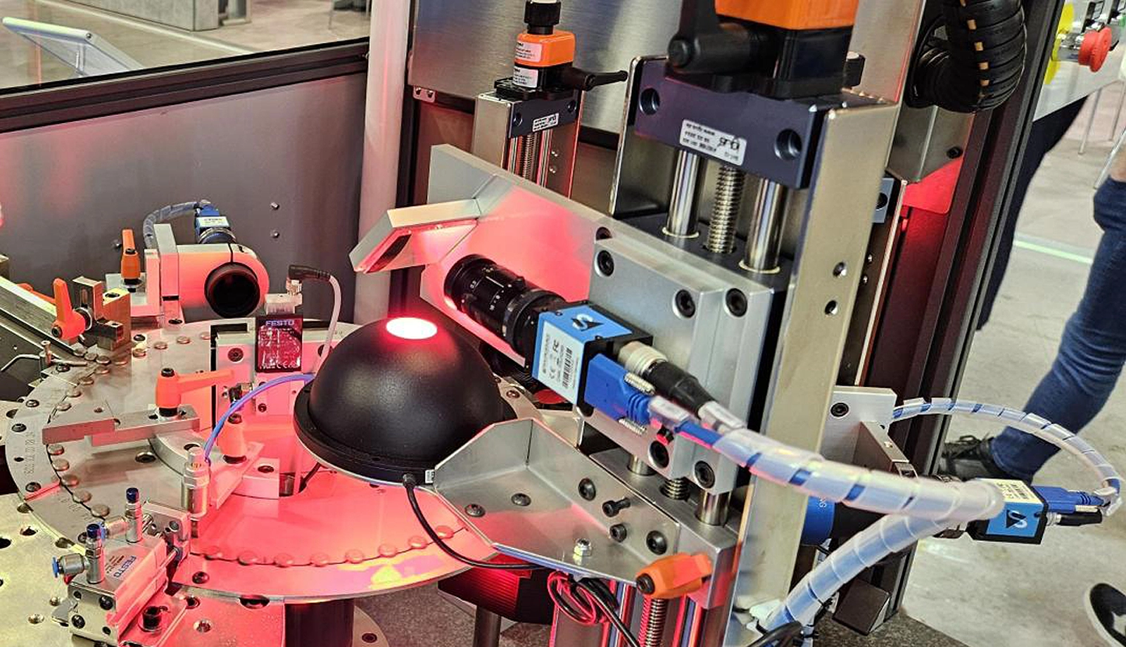 高速檢測分揀使用 33 系列 USB 工業相機：演示由 REGG Inspection 提供