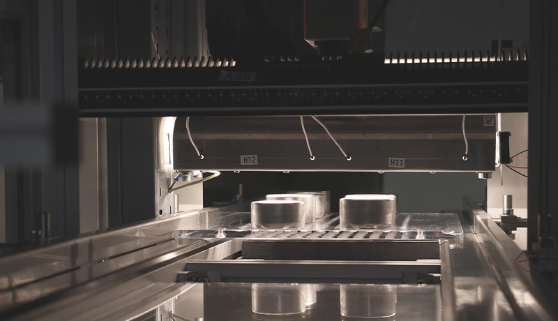 Nineteen monochrome industrial cameras gather data from critical component areas. Xeidana processes the redundant data to simulate the process known as 'mirroring' - a technique commonly used for manual inspection. Image: Fraunhofer IWU