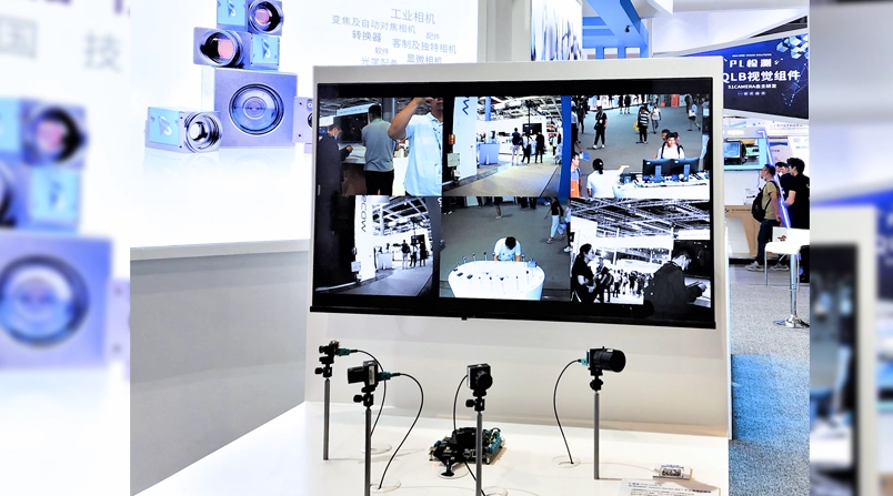 6通道載板：展桌上能看到四台FPD-Link III相機，另外兩台相機則連接及安裝在幾米遠的地方。